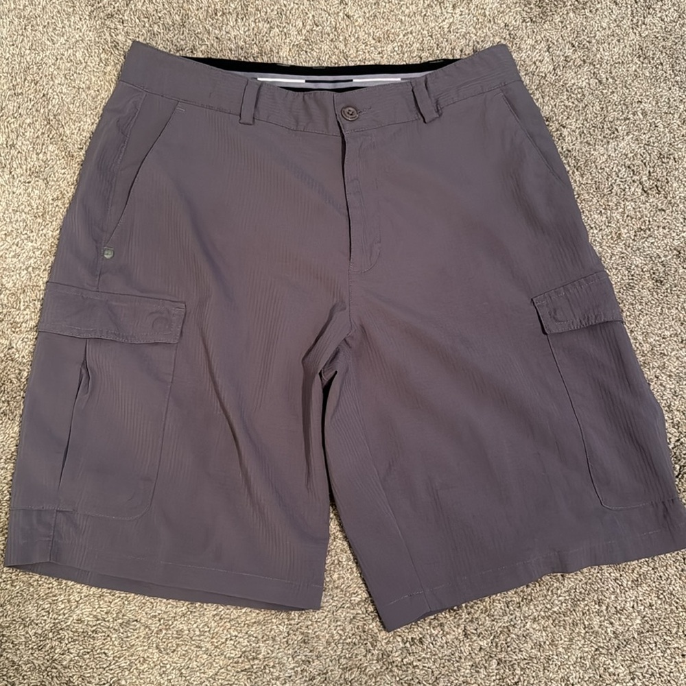 Men’s Under Armour grey cargo shorts. 32. Stretchy ripstop fabric. Like new - Picture 2 of 7